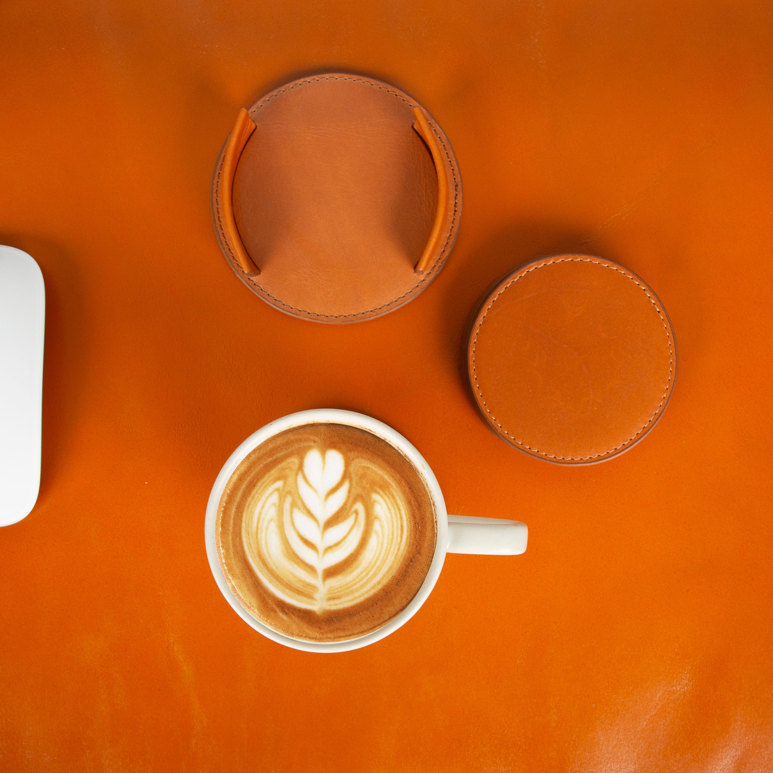 Divine Handgefertigtes Leder Untersetzer-Set (5 Stück + Halter)