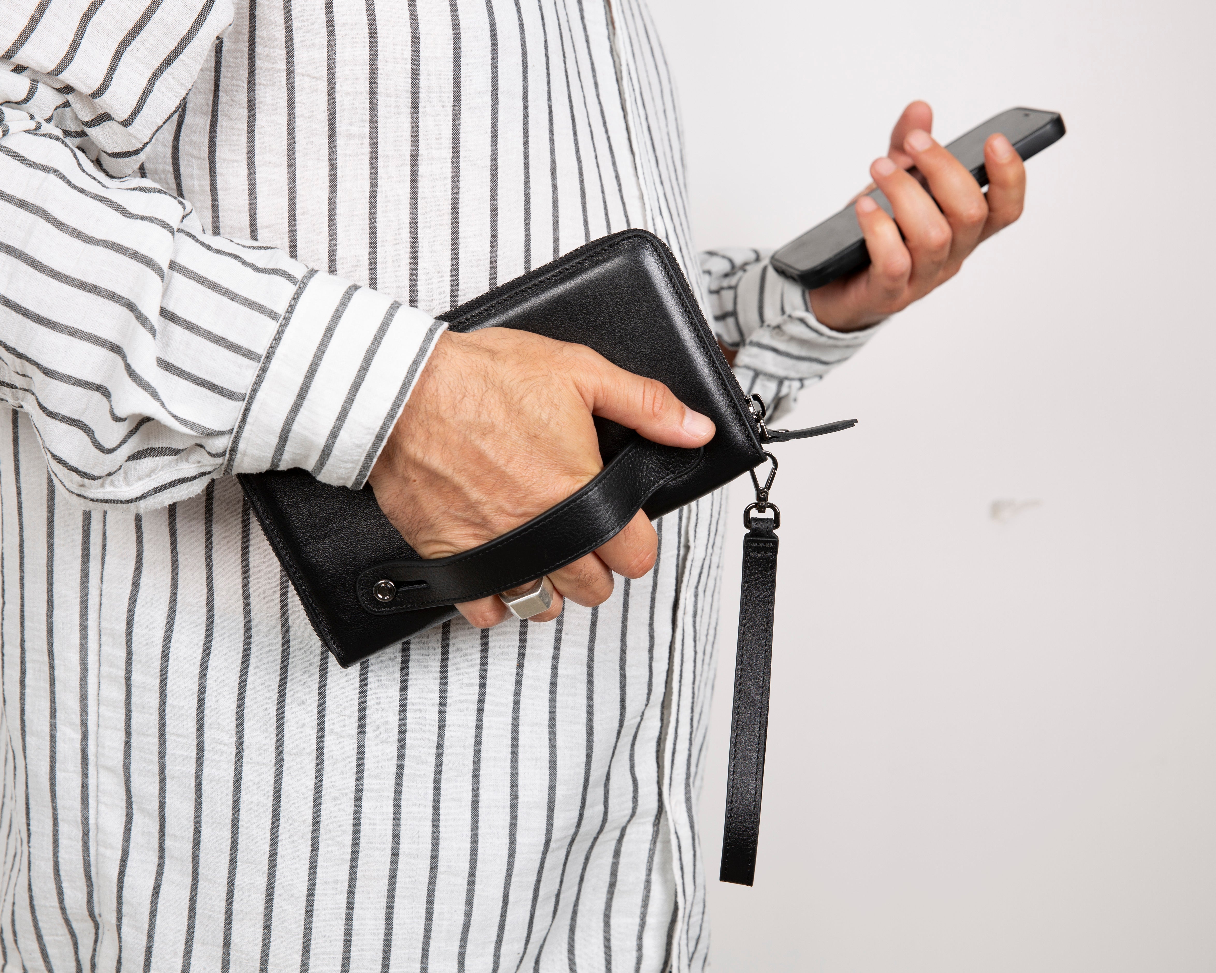 Aristo – Leder Geldbörse mit Handyfach (12 Kartenfaecher, Magnetisch, Handgelenksschlaufe)