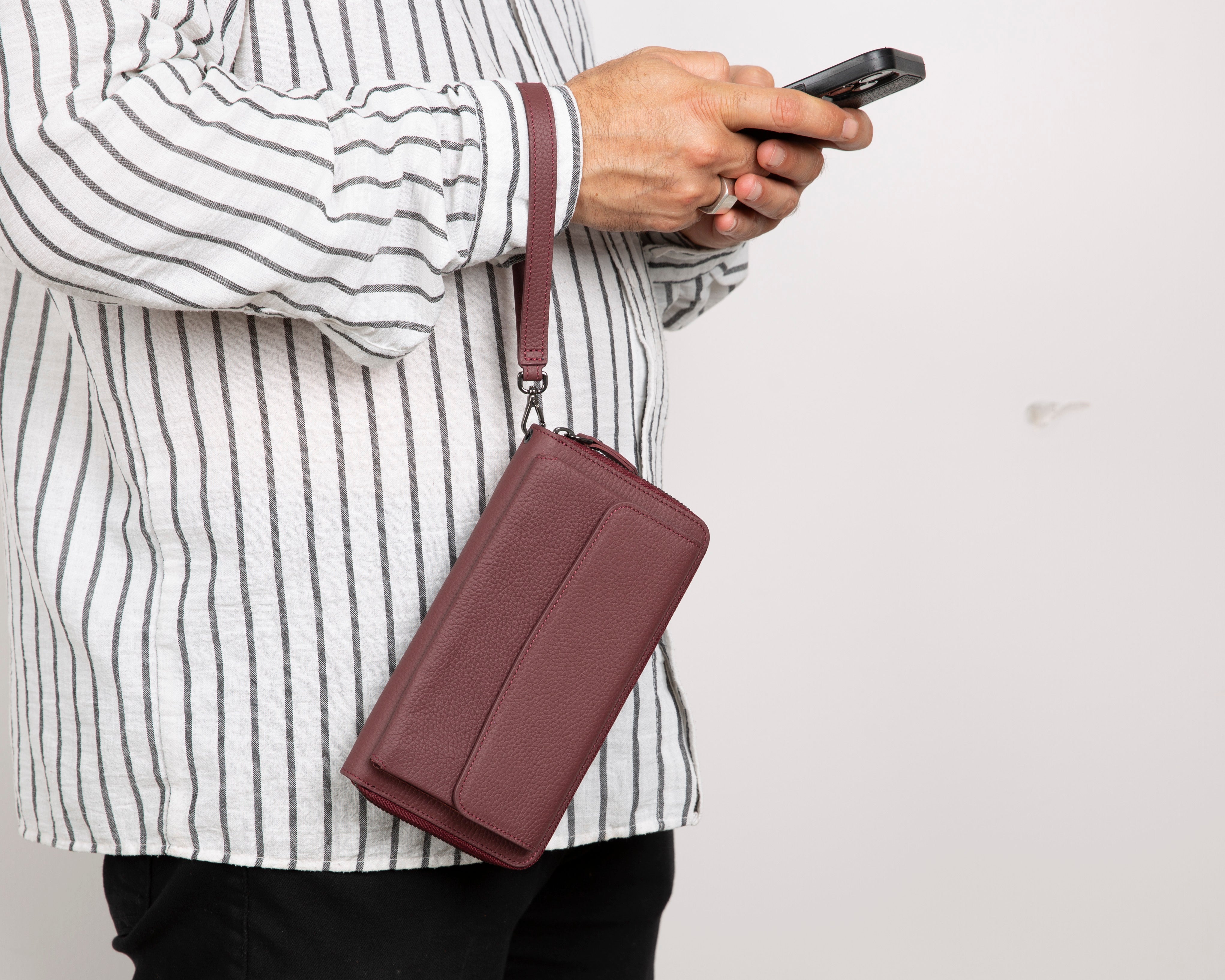 Aristo – Leder Geldbörse mit Handyfach (12 Kartenfaecher, Magnetisch, Handgelenksschlaufe)