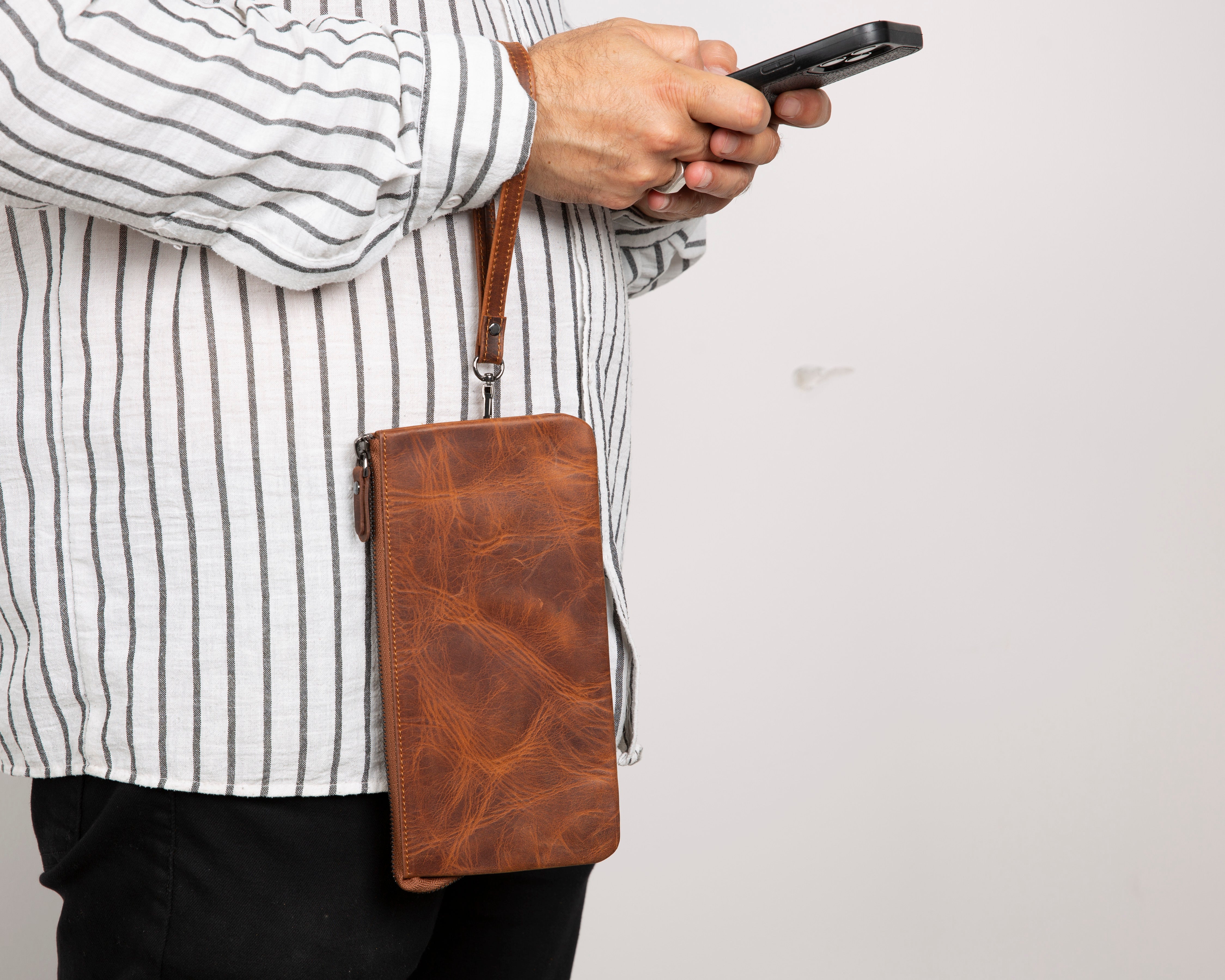 Prestige Damen Leder Tasche mit Handgelenkschlaufe (Magnetverschluss, Reissverschlussfächer)