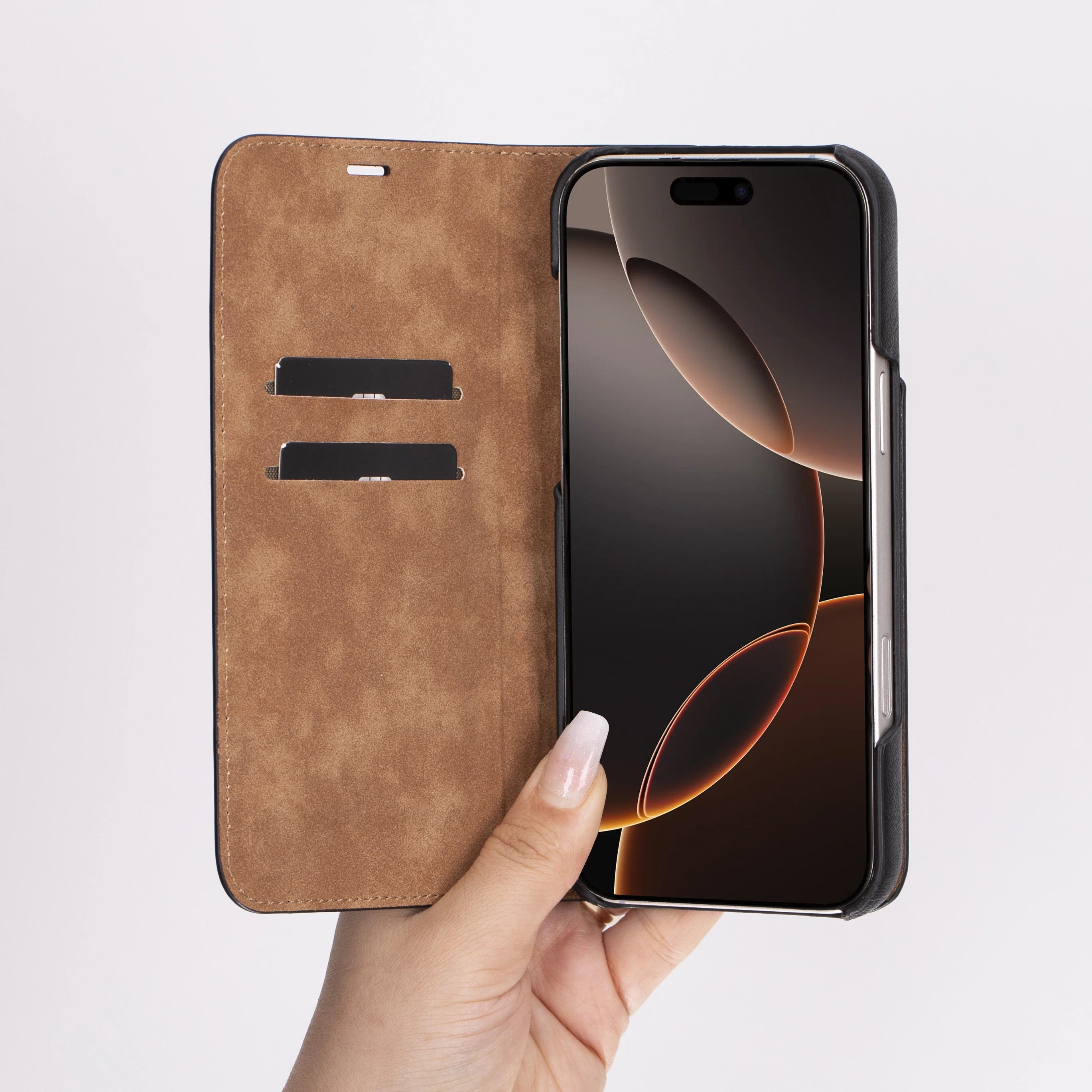 Sonat iPhone 16 Pro / 16 Pro Max Lederhülle - Stil & Funktion Perfekt Kombiniert