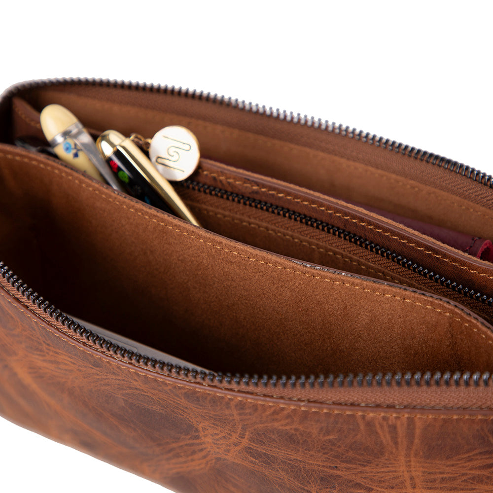 Majeste – Damen Leder Tasche (Mit Handgelenkschlaufe und Mehrfachfächern)